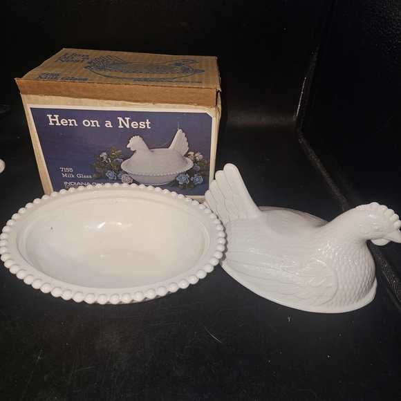 Indiana Glass White Milk Glass Hen on a Nest Covered Dish W/ Box - Picture 6 of 6